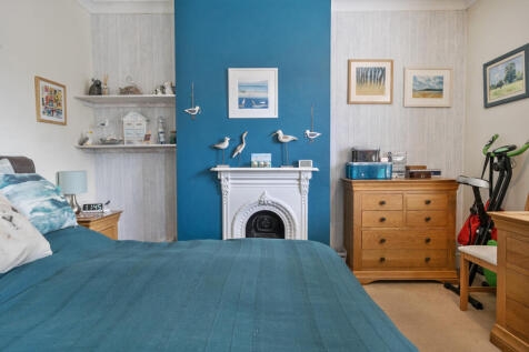 1362585-5-68e40f3...