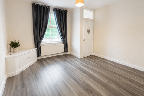 3 bed terraced house for sale Liverpool Road, Pla