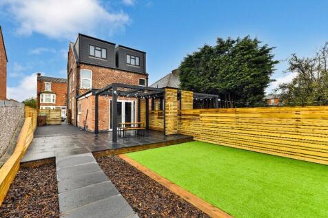 6 Bedroom Semi-Detached in NG7 2LE