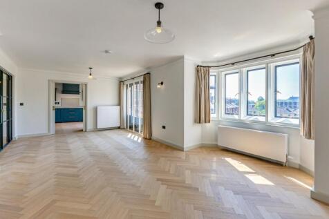 Sitting/Dining Room