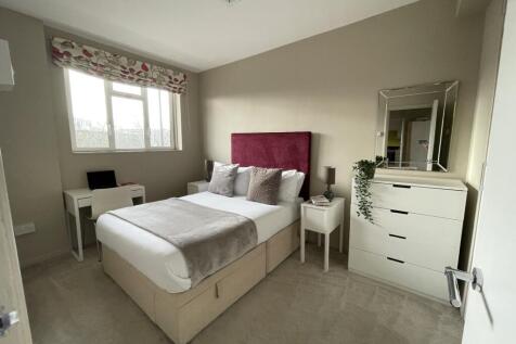 STUDENT FRIENDLY - 3 bedroom apartment available near Battersea Power Station/Nine Elms