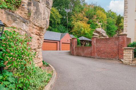 Sweeping driveway through to Double Garage