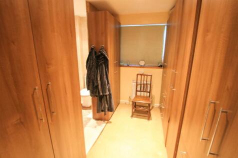 EN SUITE SHOWER ROOM