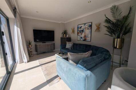 Dining/Sitting Area