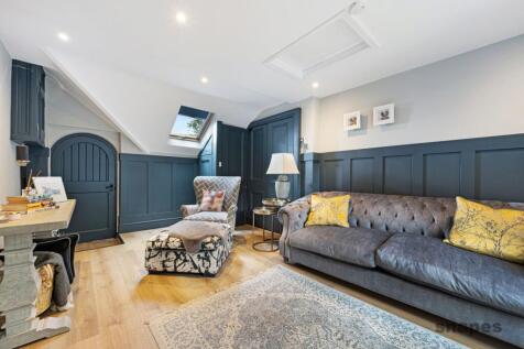 Sitting / Guest Bedroom