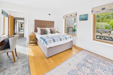 CAM03185G0-PR0119-STILL026