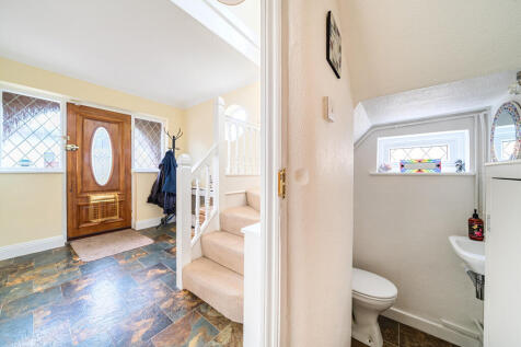 1348903-5-68b9750...