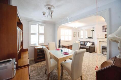 Lounge/Dining