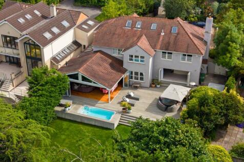 6 bedroom detached house for sale