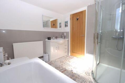 First Floor Bathroom