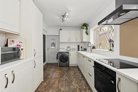 Kitchen_2.jpeg