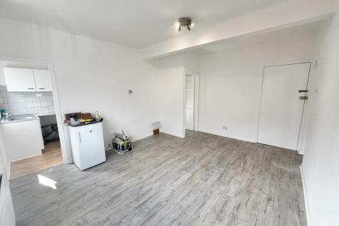 2 Bedroom Flat in SS3 9DT