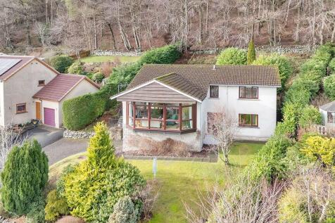 4 bed, 2 bath Detached in Leeds - Photo 2