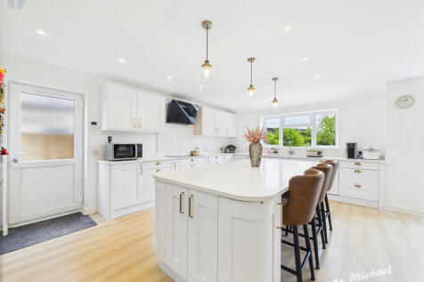 CAM03218G0-PR0634-STILL023