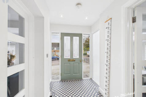 CAM03218G0-PR0806-STILL018-thumbnail-h750-70