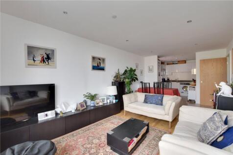 Available 4th September – A beautifully presented two-bedroom, two-bathroom apartment set within the prestigious Admirals Tower at the sought-after New Capital Quay development. Available 4th of Septe