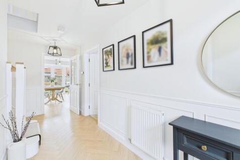 CAM03162G0-PR0107-STILL019