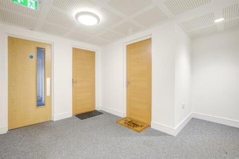 13 Castle House, Desborough Road, HP11 2FP-9.jpg