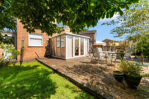 8 Sweetbriar Close-5.jpg
