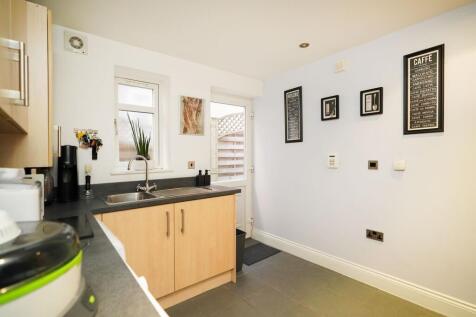 5 bed, 4 bath Detached in Sheffield - Photo 5