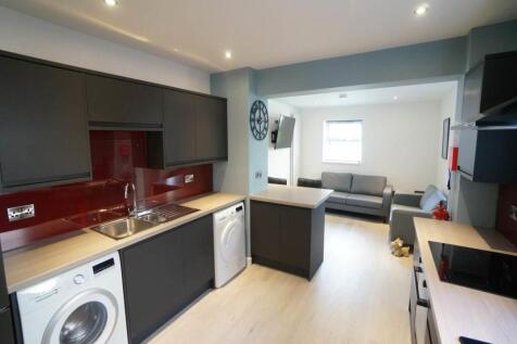 6 Bedroom House in LL57 2UP