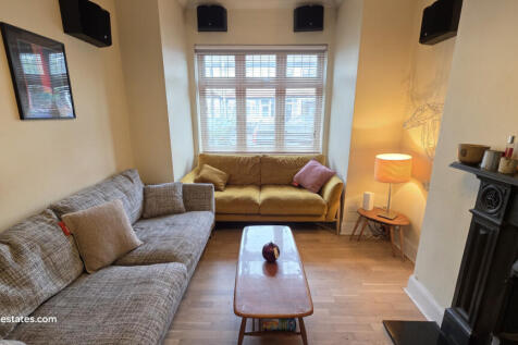 2 bed terraced house for sale Falkland Avenue, Ne