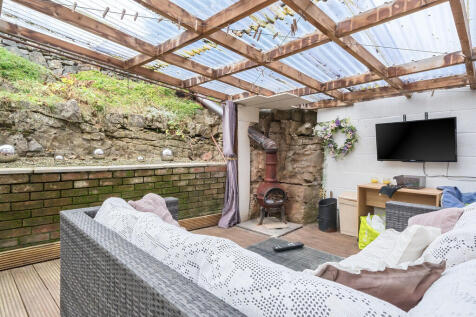 Entertaining Terr...