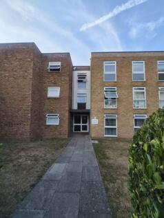 🏡 Well-Presented Apartment | Sutton, SM2 A bright and spacious apartment situated in the sought-after Holly Court development, offering comfortable living close to Sutton town centre, excellent transp