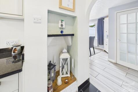 CAM01995G0-PR0354-STILL012