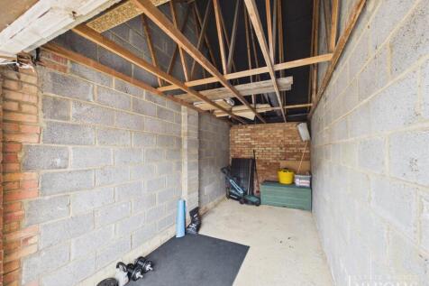 CAM01127G0-PR0179-STILL037.jpg
