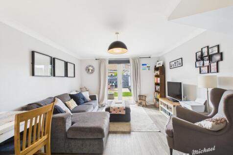 CAM02773G0-PR0353-STILL013