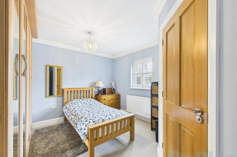 CAM04024G0-PR0028-STILL026