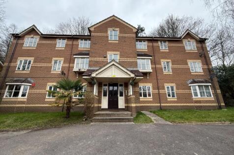 House + Co Property are delighted to present this well presented two bedroom first floor flat situated in the St Annes Park development. The accommodation comprises hallway, bathroom, modern fitted ki