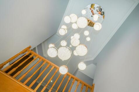 4 bed, 2 bath Detached in Sheffield - Photo 10