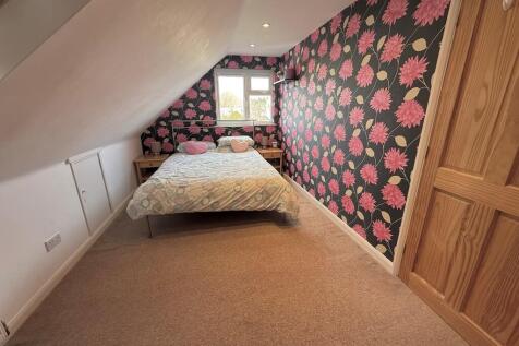 12 Knightscroft A...