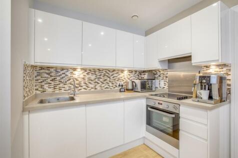 13 Castle House, Desborough Road, HP11 2FP-3.jpg