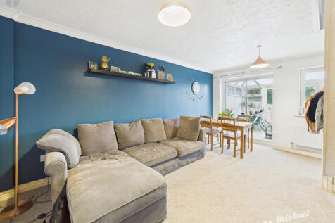 CAM03852G0-PR0353-STILL007