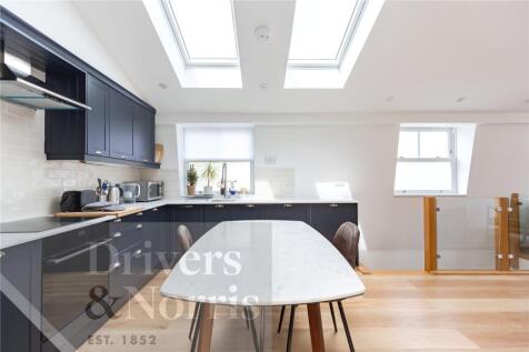 Tucked away on a quiet residential road, this charming one-bedroom coach house offers a rare combination of privacy, character and excellent connectivity, just a short walk from both Archway Undergrou