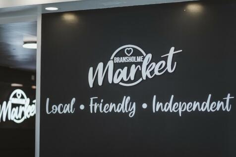 Retail Property (Shopping Centre) to rent in hull