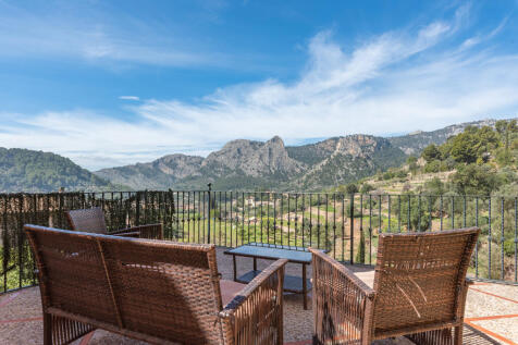 Townhouse with views of the Tramuntana in Bunyola