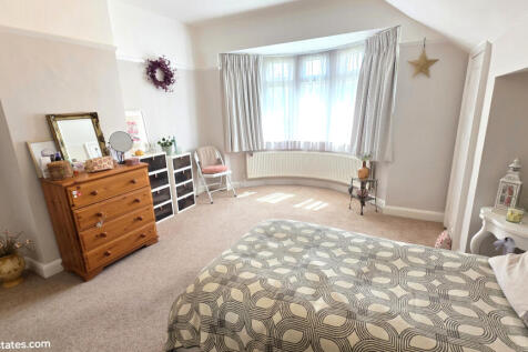 3 bed semi-detached house for sale Derwent Avenue