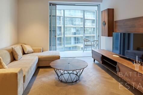 Stunning two bedroom apartment with views of the communal landscaped garden.
