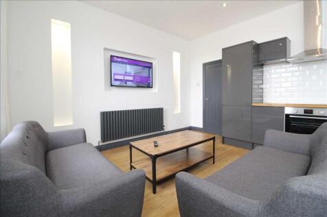 4 Bedroom House in PL4 8HY