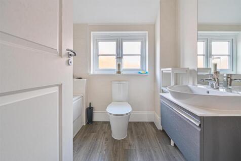 12 Plantation Lane, Towcester (24).jpg