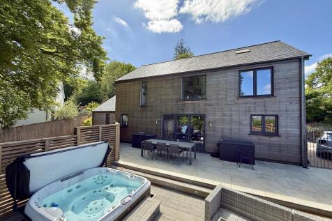 Rear Entertaining Area