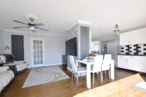 LoungeDinerKitchen2.jpg
