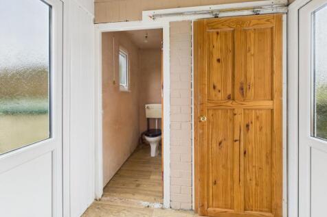 Ground Floor WC/Side Lobby