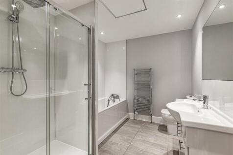 Maybury Farm, The Pool House, Bath/Shower Roomll F