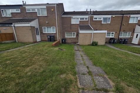 ** Zero Deposit Guarantee Available **
Connells are delighted to present this well-proportioned three-bedroom home, ideally situated on The Fairway in the ever-popular Kings Norton area, with excellen