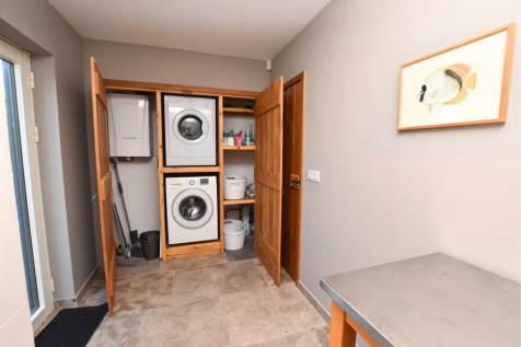 LAUNDRY/BOOT ROOM